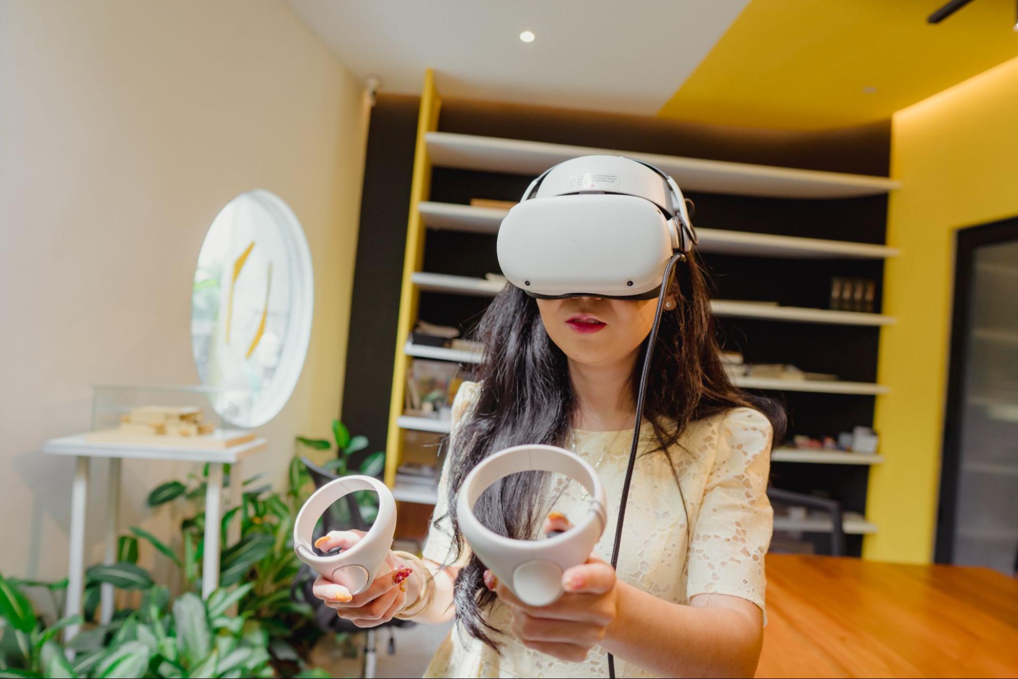 woman playing vr game